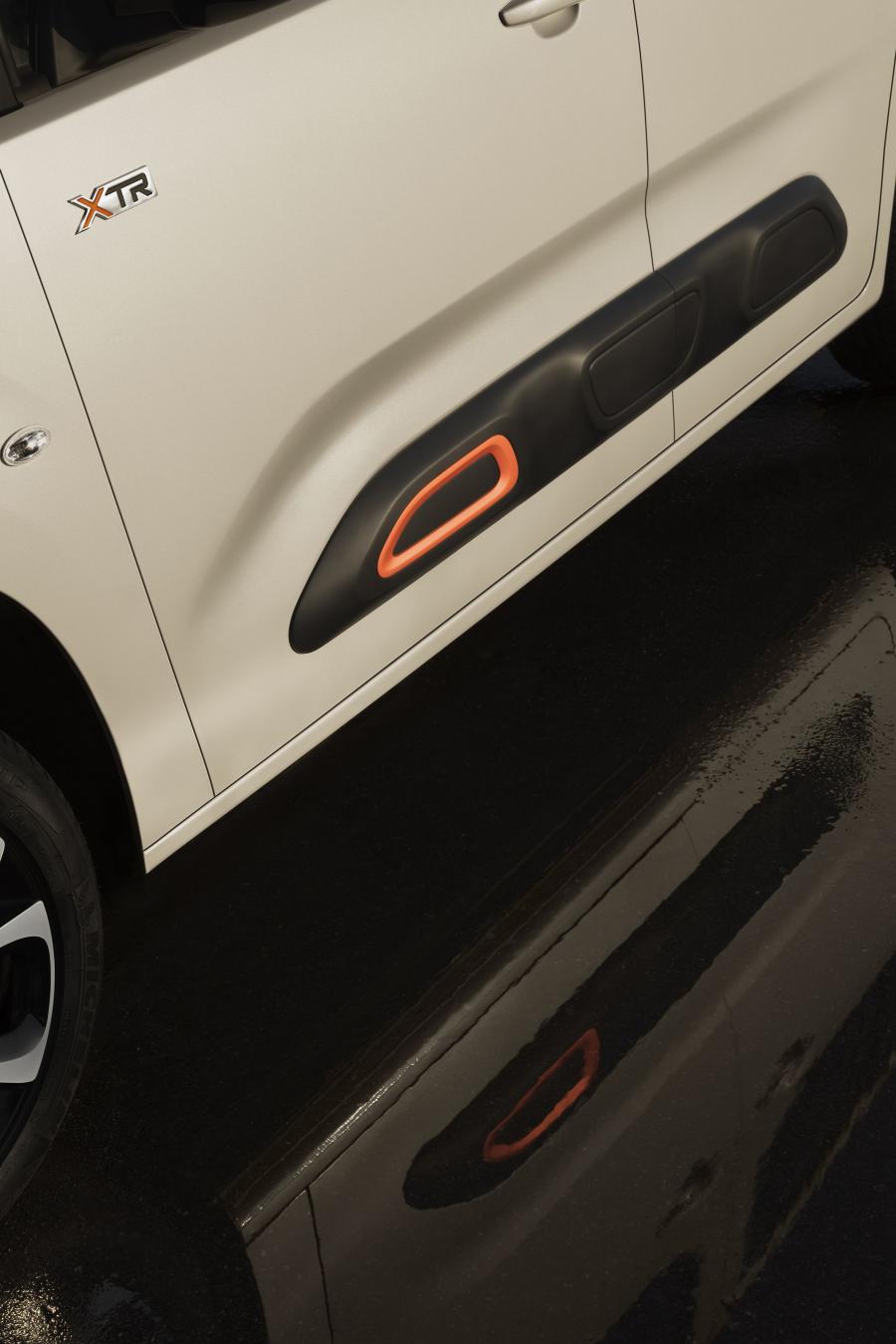 Детали экстерьера Citroen Berlingo Multispace XTR 2018 года  (фото 4 из 41)